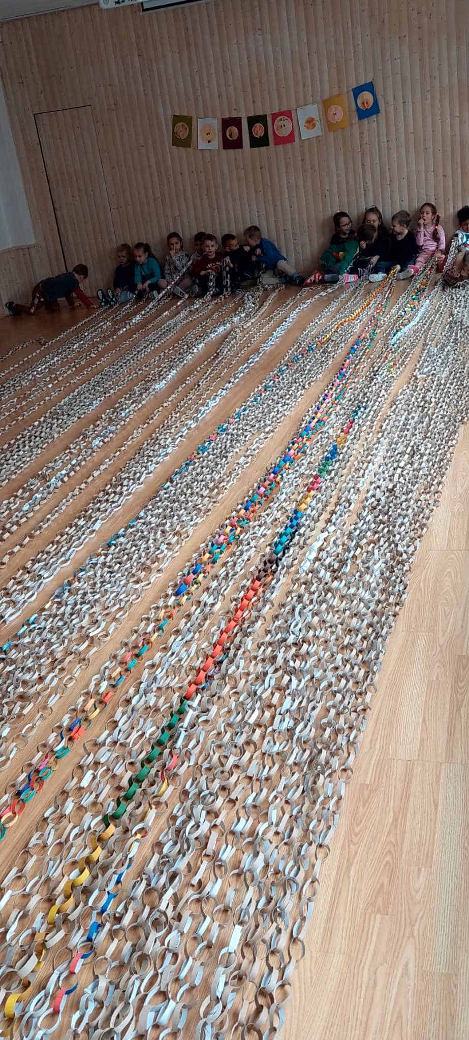 Lietuvos rekordas: Ilgiausia grandinėlė.