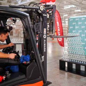 Aukščiausias stiklo taurių statinys