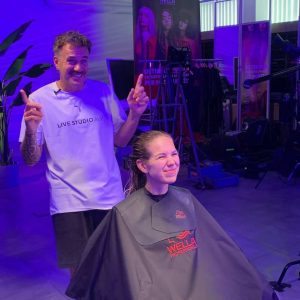 Plauku stilistas Kevin Gigevi. Rekordas