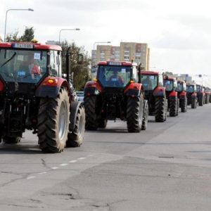 Lietuvių pasaulio rekordai: traktorių vilkstinė